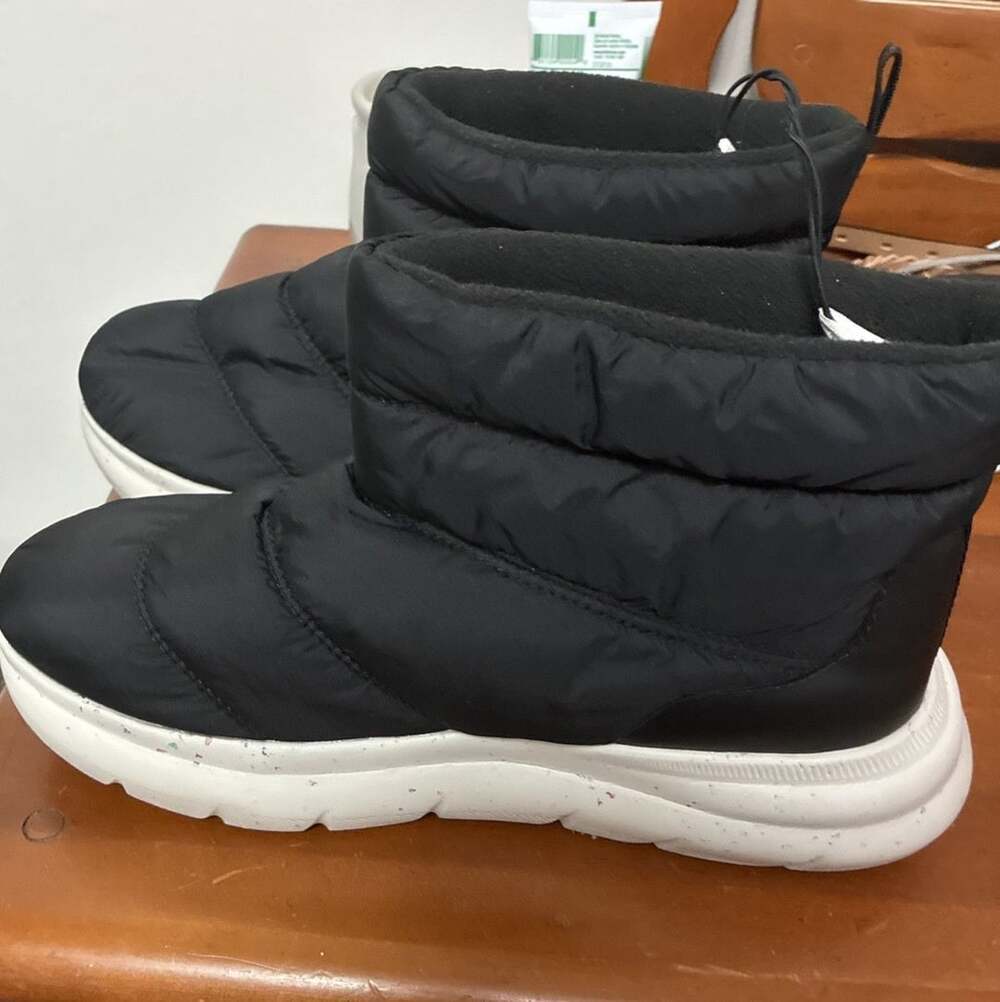 New Dearfoams Men's Texoma Black Nylon Puffer Bootie Regnr8 Fleece Lined Size 9